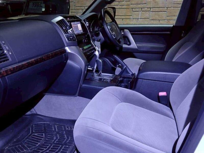 LAND CRUISER