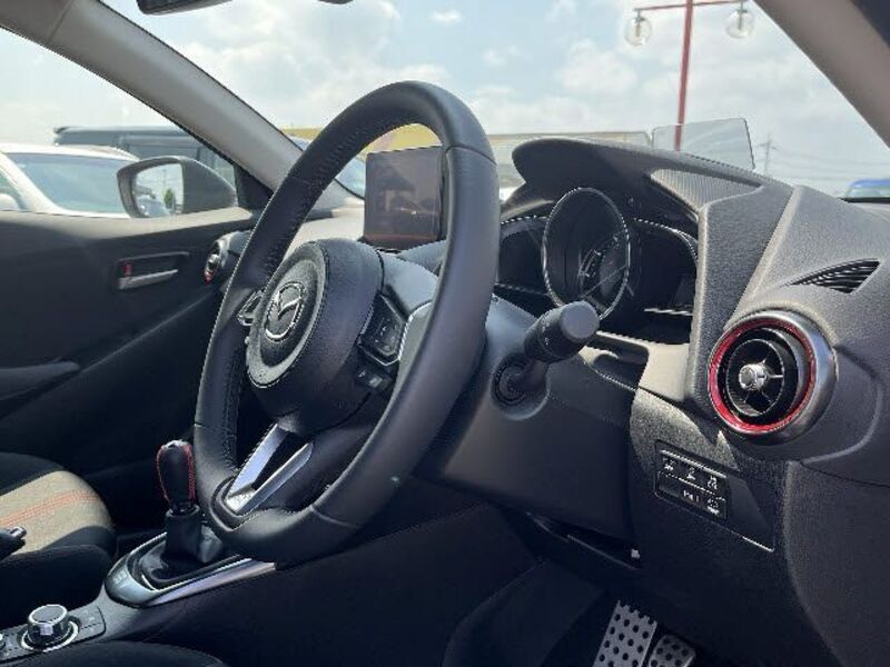MAZDA2