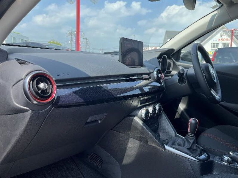 MAZDA2