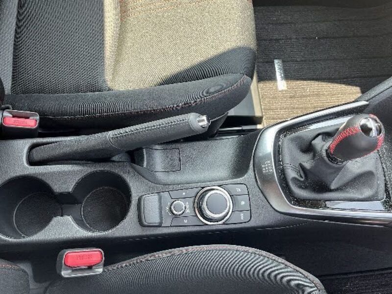 MAZDA2