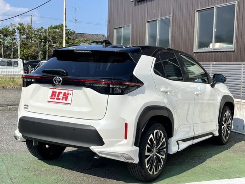 YARIS CROSS