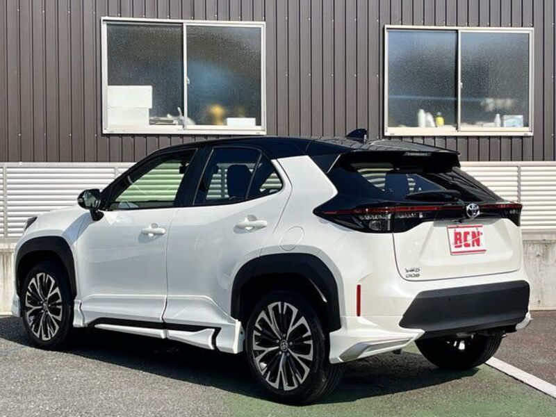 YARIS CROSS