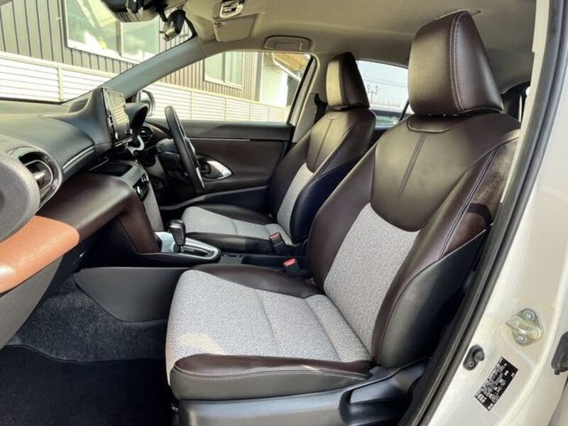 YARIS CROSS