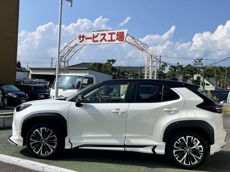 YARIS CROSS