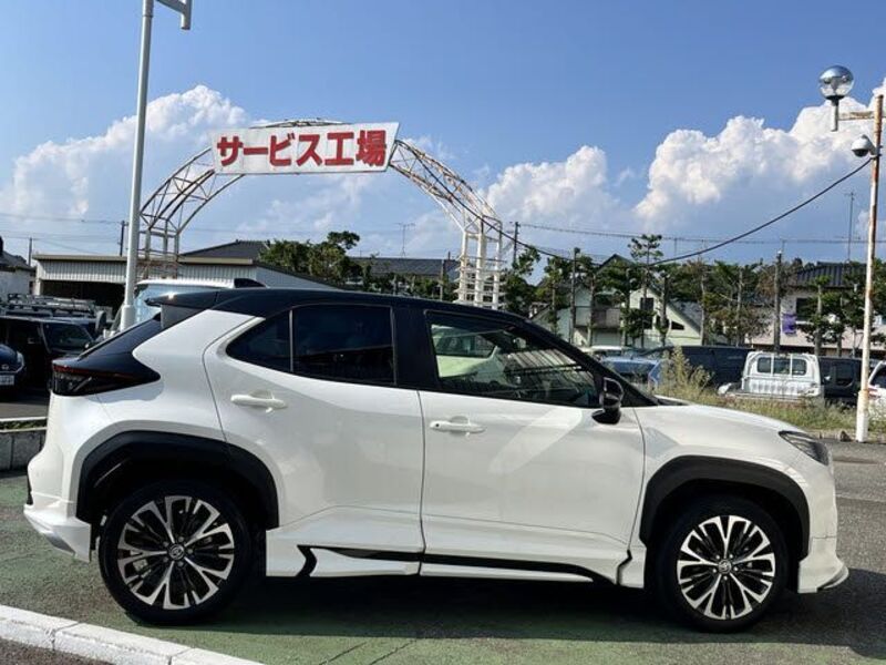 YARIS CROSS