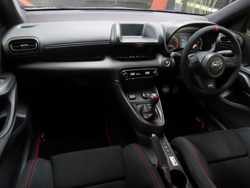 GR YARIS