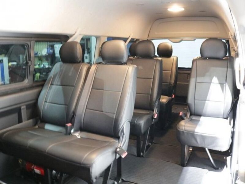 HIACE COMMUTER