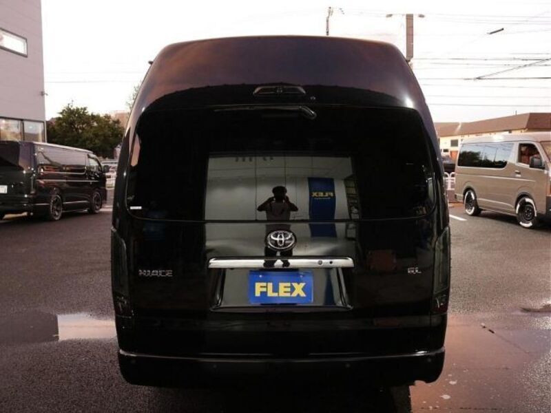 HIACE COMMUTER