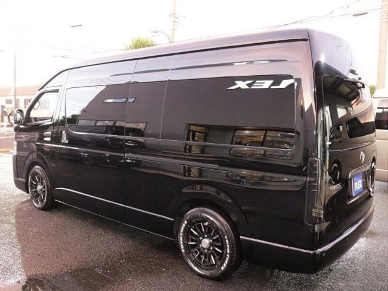 HIACE COMMUTER