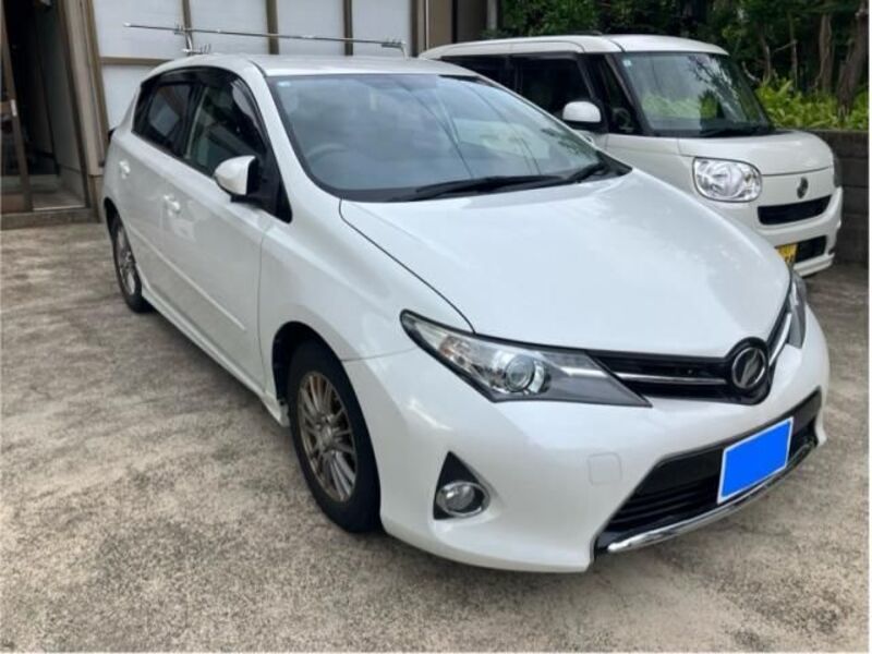 TOYOTA AURIS
