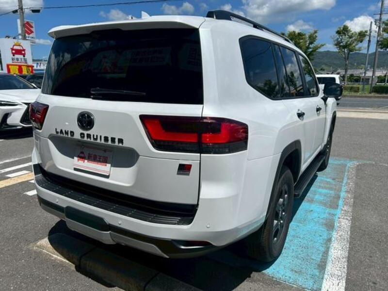 LAND CRUISER