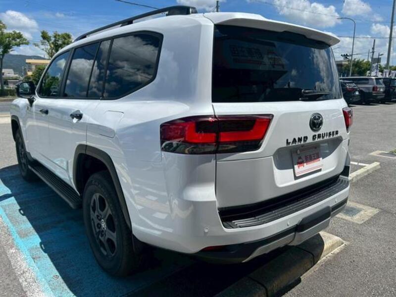 LAND CRUISER