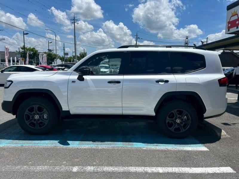 LAND CRUISER