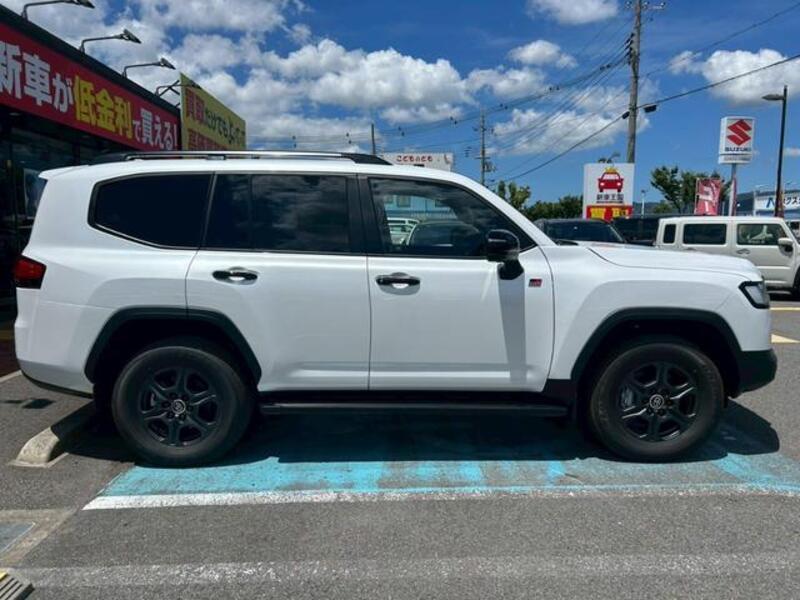 LAND CRUISER