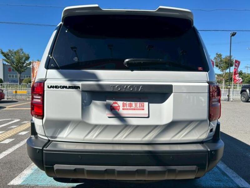 LAND CRUISER 250