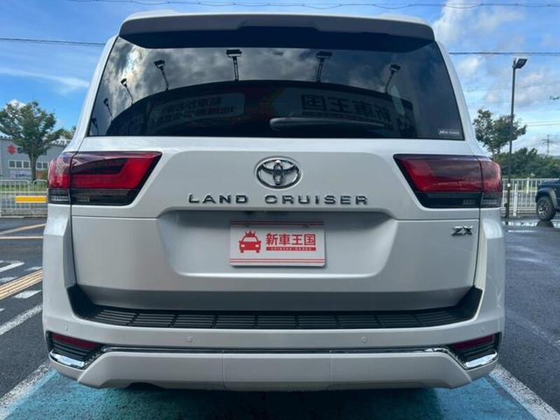 LAND CRUISER
