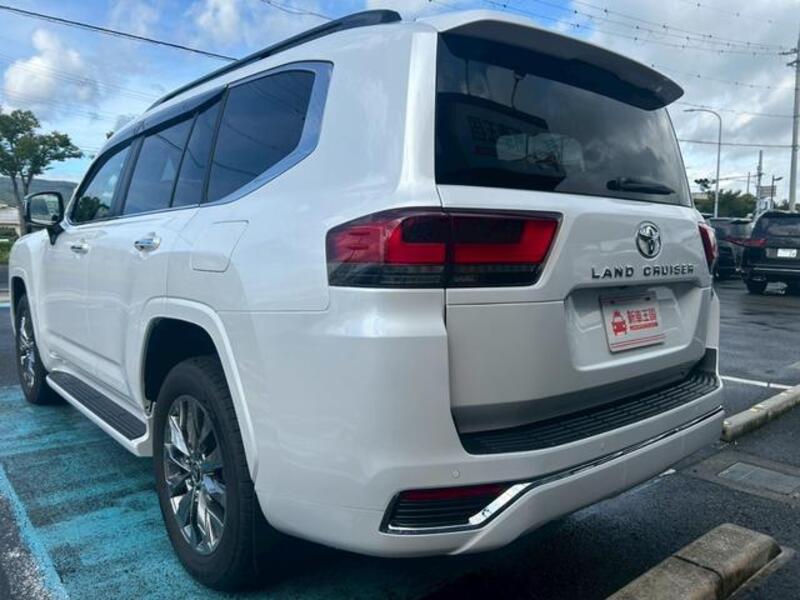 LAND CRUISER