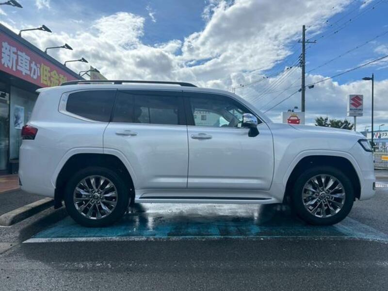 LAND CRUISER