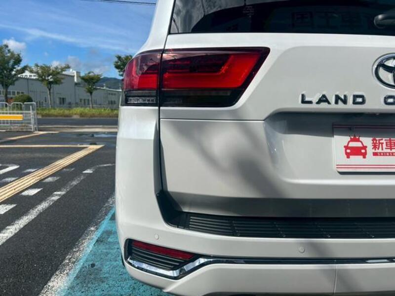 LAND CRUISER