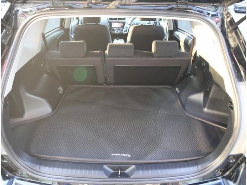 PRIUS ALPHA