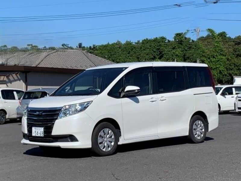 TOYOTA NOAH
