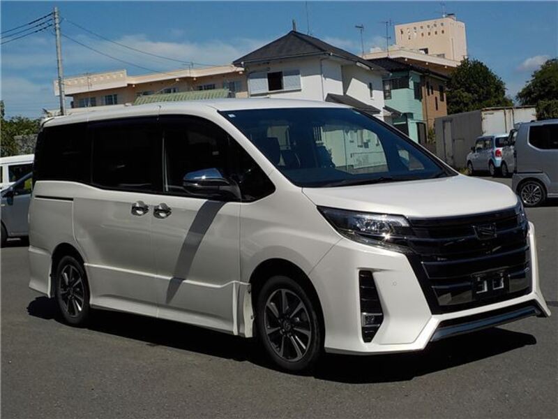 TOYOTA NOAH