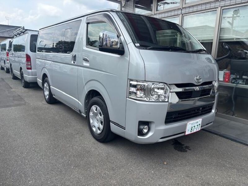 TOYOTA HIACE VAN