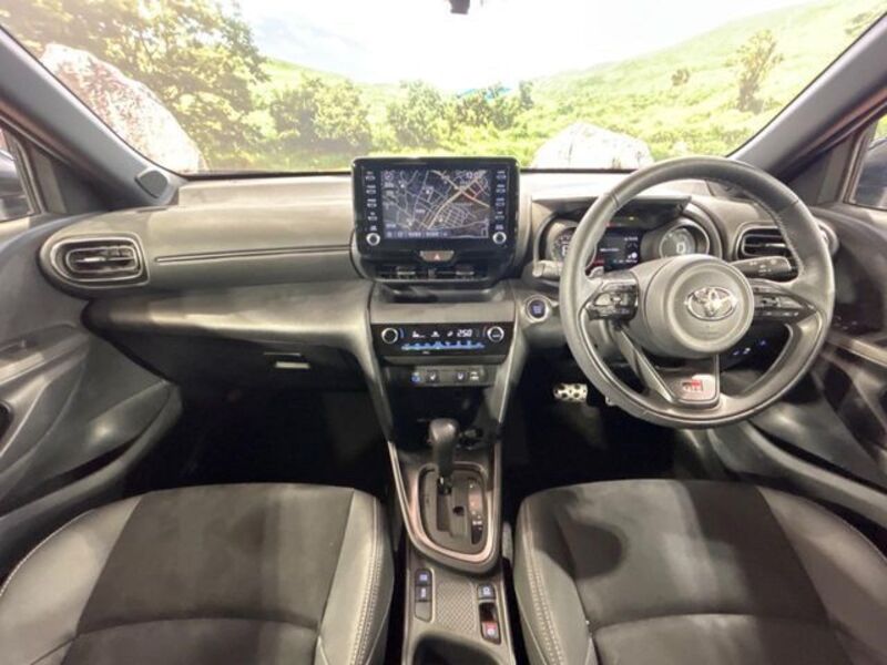 YARIS CROSS