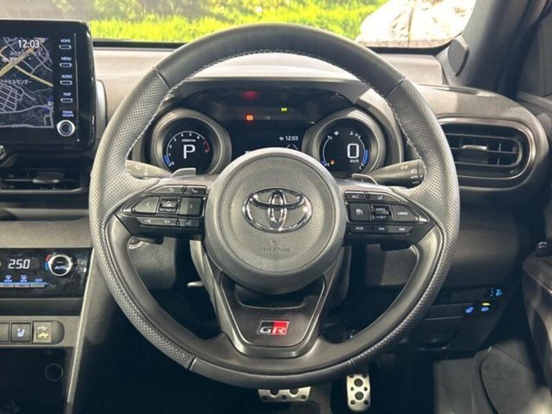 YARIS CROSS