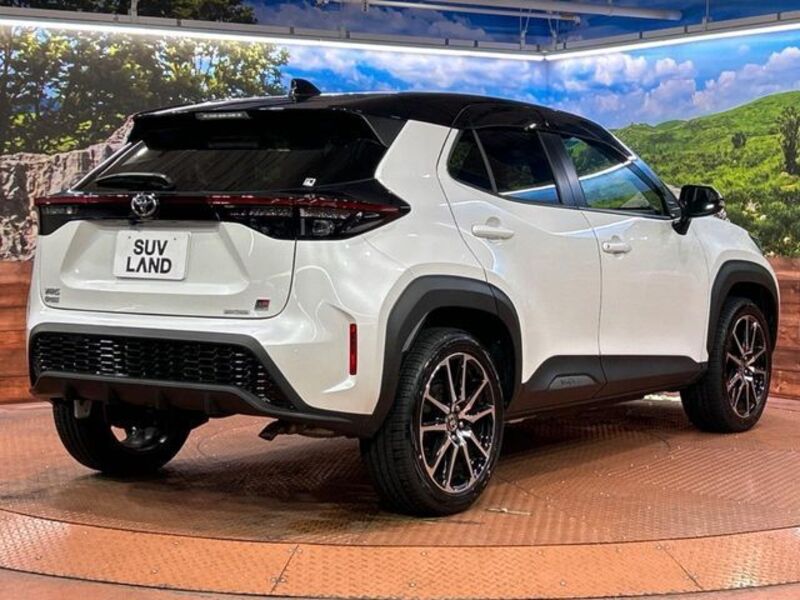 YARIS CROSS