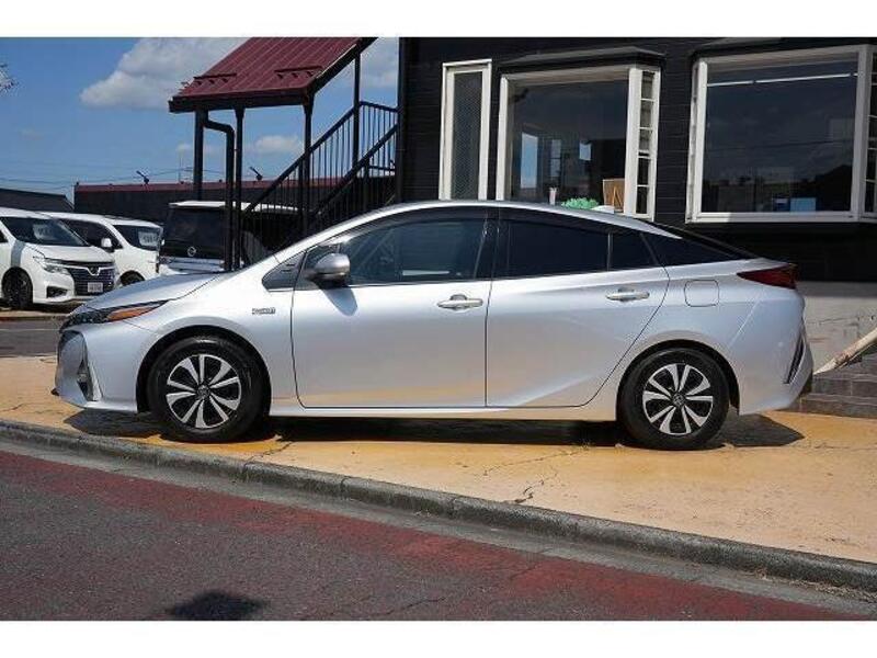 PRIUS PHV