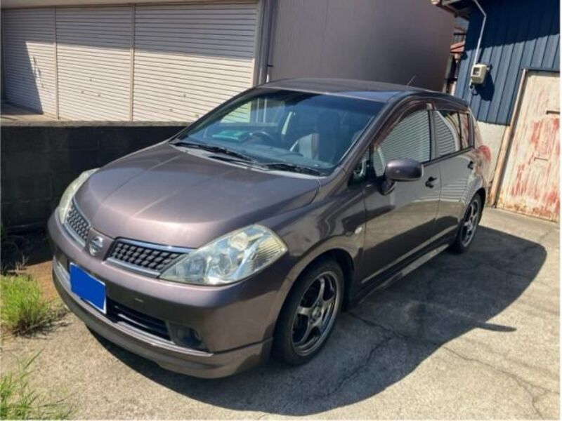 NISSAN TIIDA