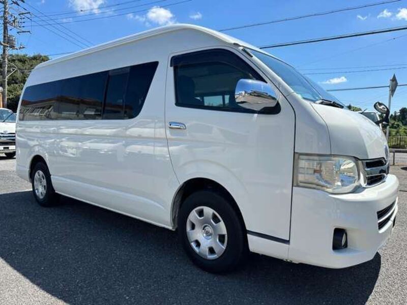 TOYOTA HIACE VAN