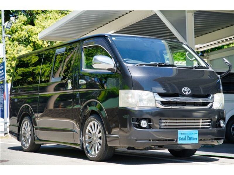 TOYOTA HIACE VAN