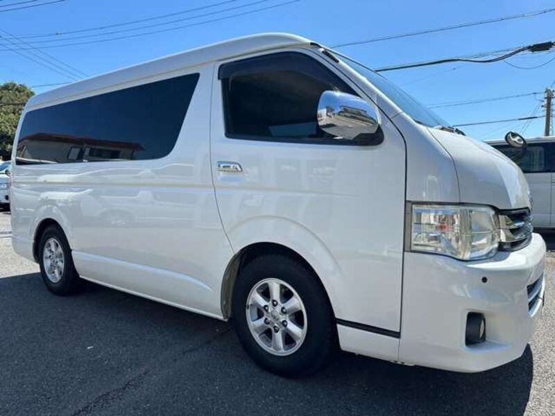 TOYOTA HIACE