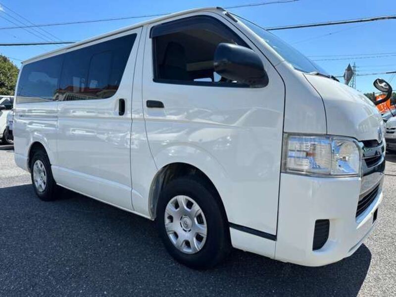 TOYOTA HIACE VAN