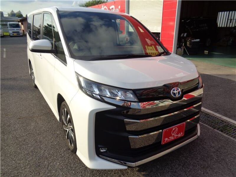TOYOTA NOAH