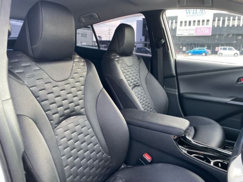 PRIUS PHV