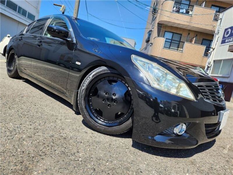 NISSAN SKYLINE