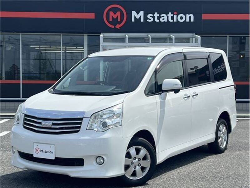 TOYOTA NOAH