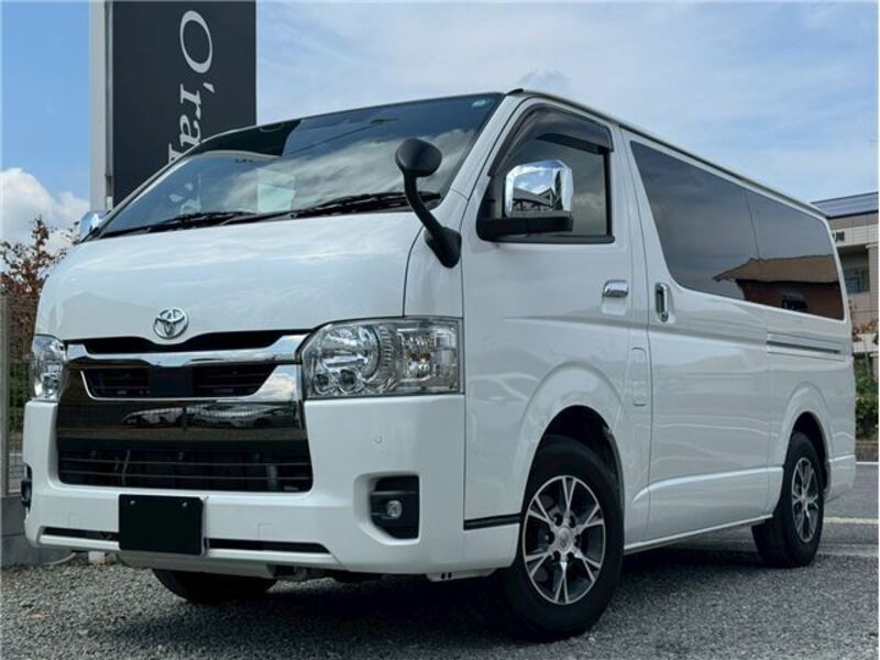 TOYOTA HIACE