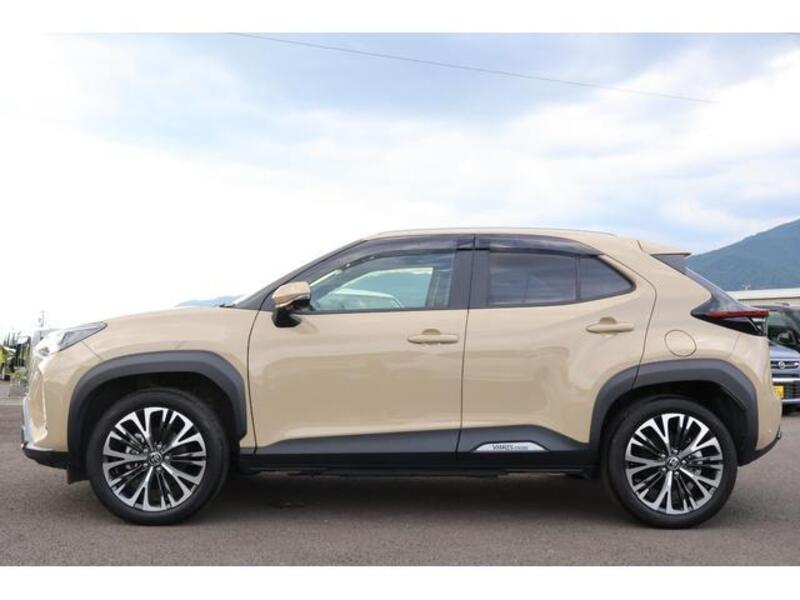 YARIS CROSS