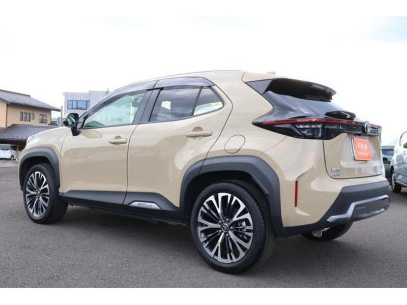 YARIS CROSS