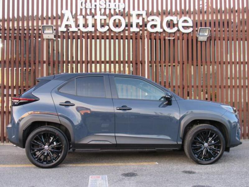 YARIS CROSS