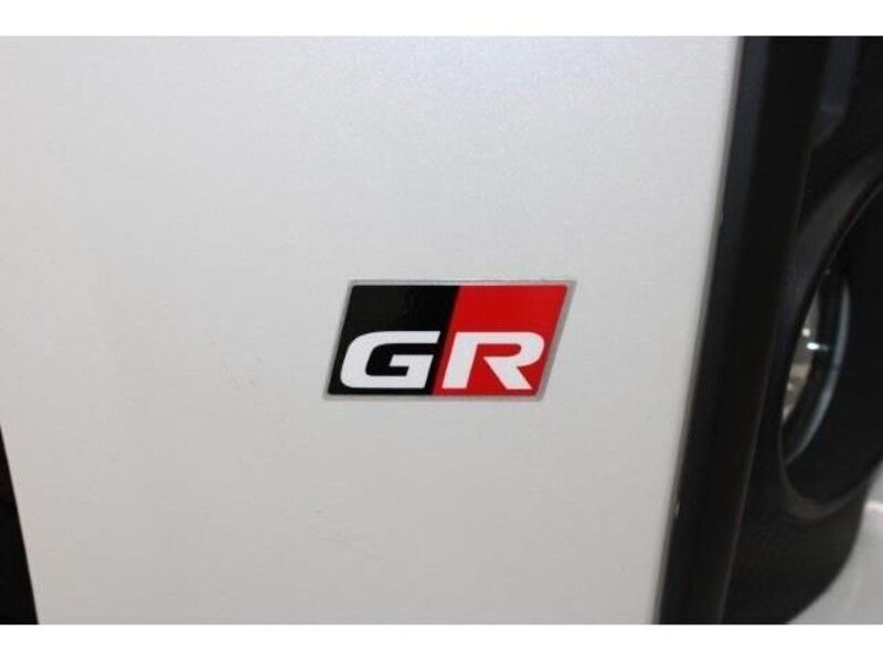 GR YARIS