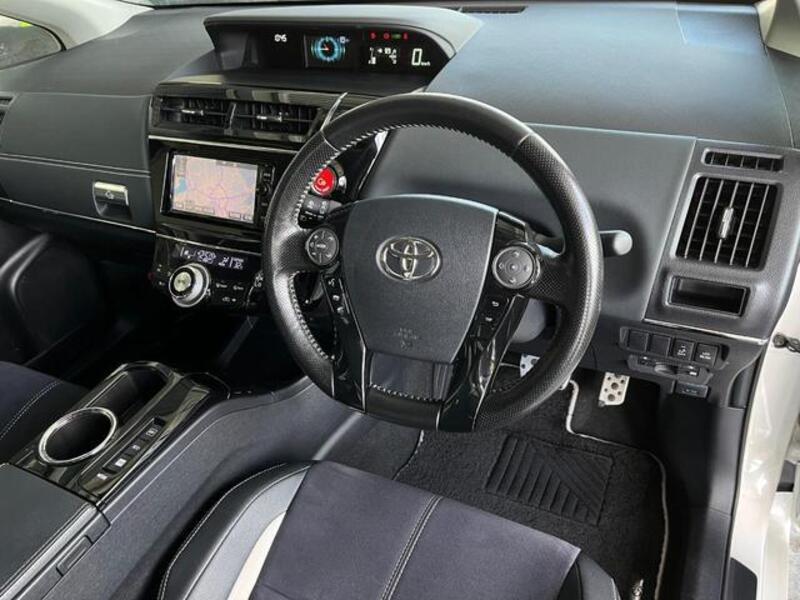 PRIUS ALPHA