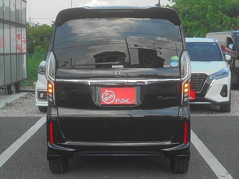 N BOX CUSTOM