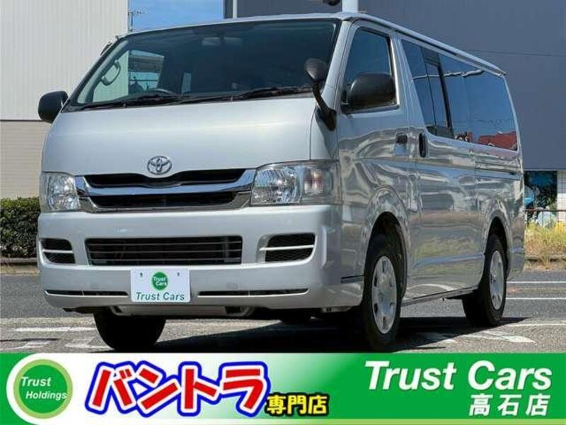 TOYOTA HIACE VAN
