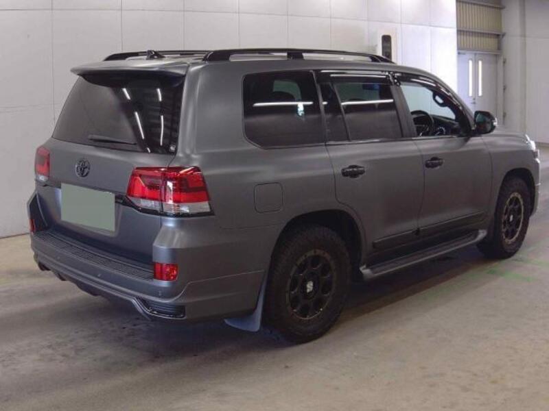 LAND CRUISER