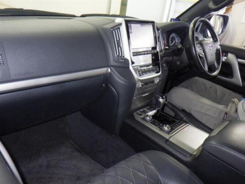 LAND CRUISER
